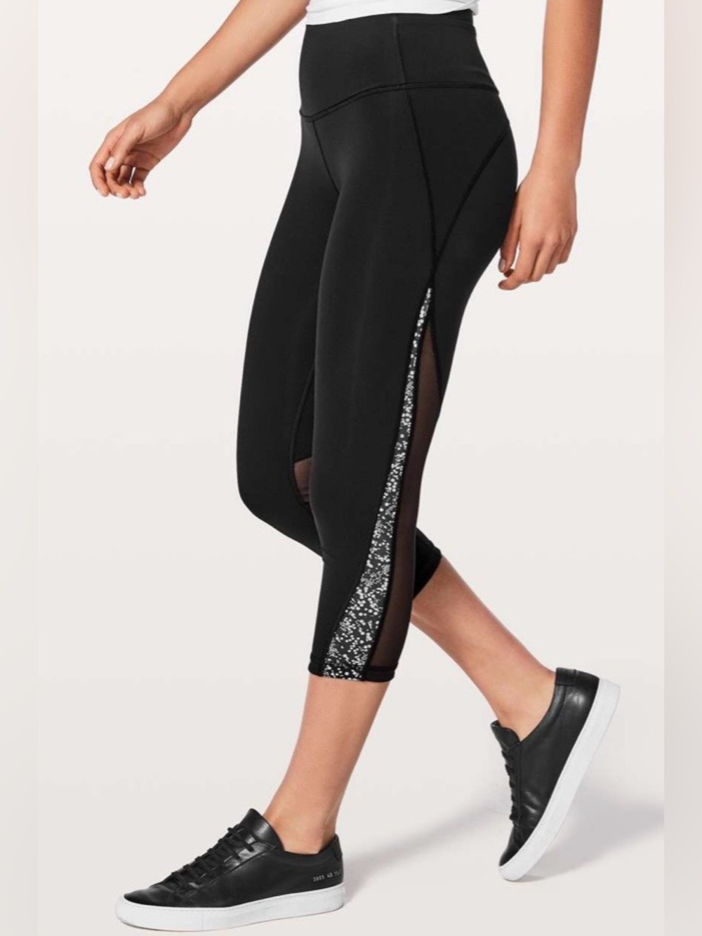Lululemon Mix & Mesh 21” Leggings in Black with a Chirasu Pattern Mesh Panel 8